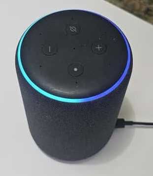 Boxă Portabilă Amazon Echo 3 - Asistent Vocal Alexa (Smart Speaker)