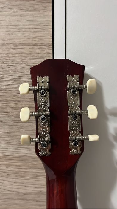 Продам гитару в хорошем состояний