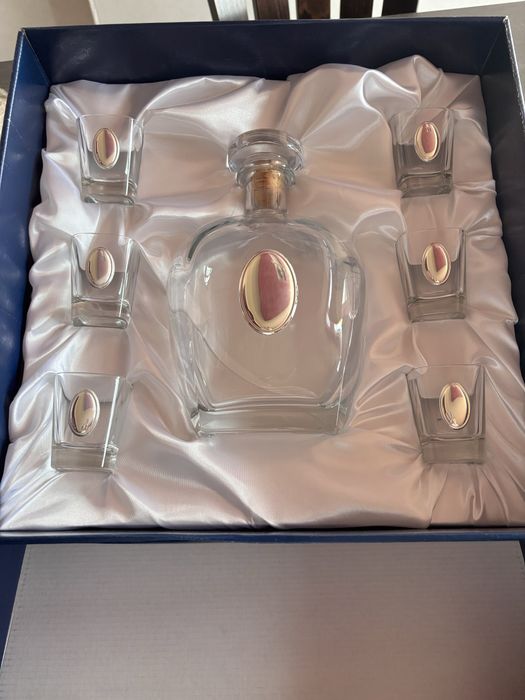 Бутилка + 6 чаши, За ракия