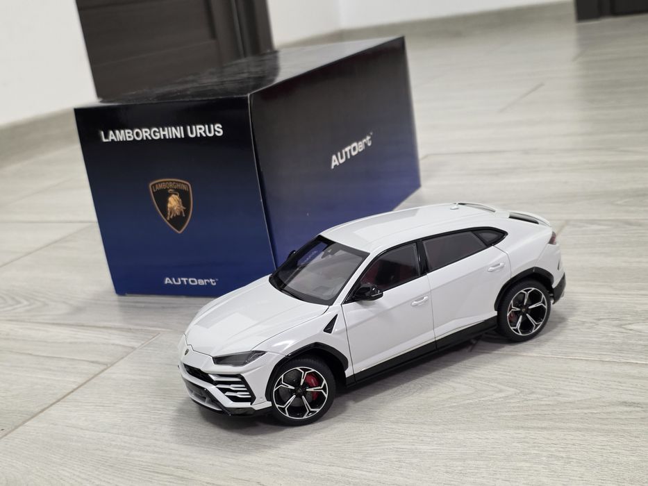 Macheta auto 1 18 Lamborghini Urus , Autoart