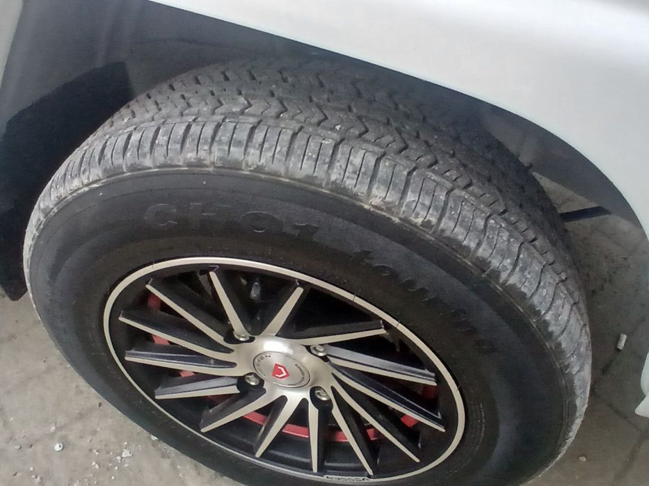 Дамас сотилади. Холати аъло.