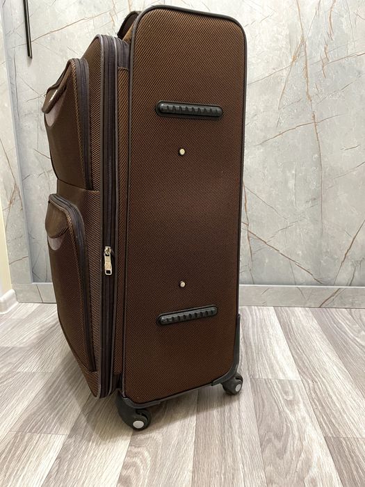 Продам чемодан 65x45x25