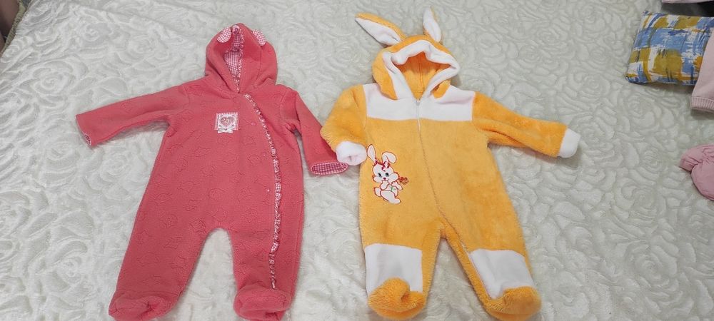 Комбенизончики, курточка и жилетка на девочку от рождения до 9 месяцев
