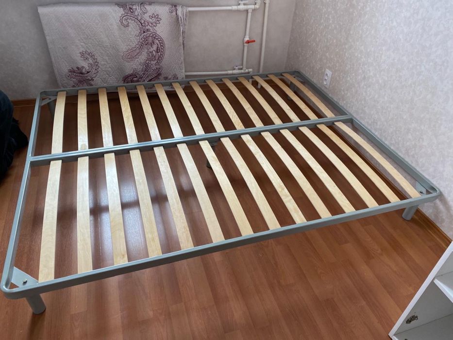 Металлическая кровать