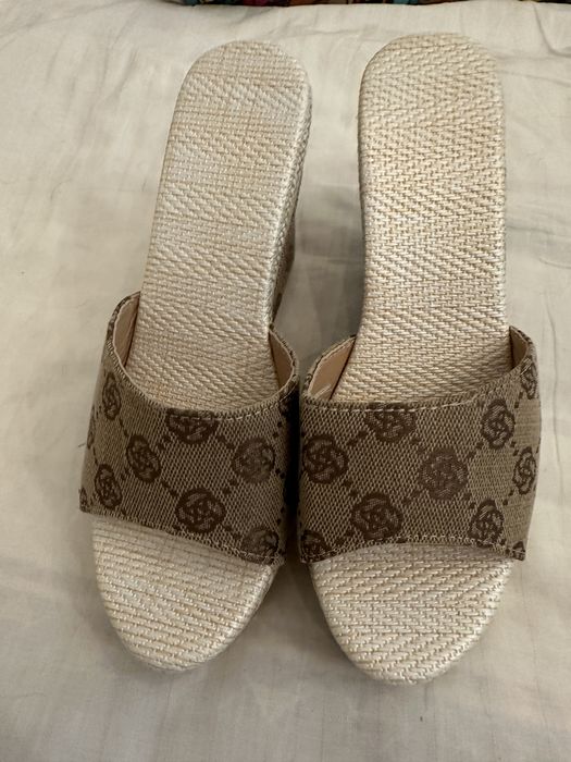 Продам женкие сабо новые