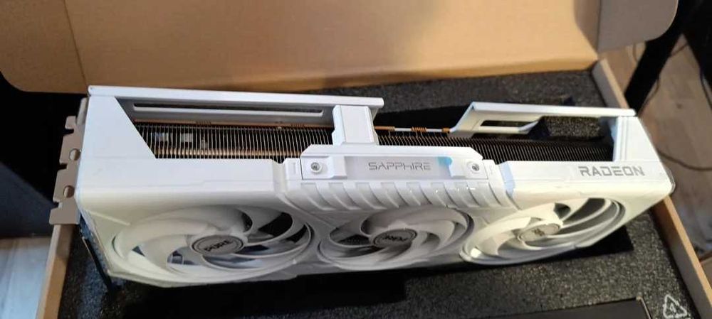 Нова Sapphire Pure 9070 16GB 3 години гаранция