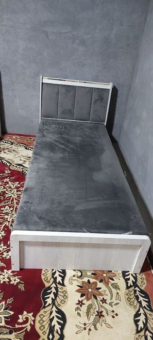 Бир кишилик 2 та кроват сотилади.