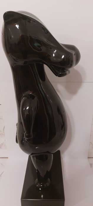 Продам большую статуэтку  бегемота