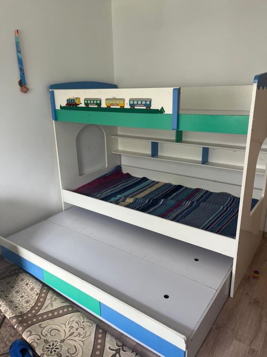 Двухьярусный кровать