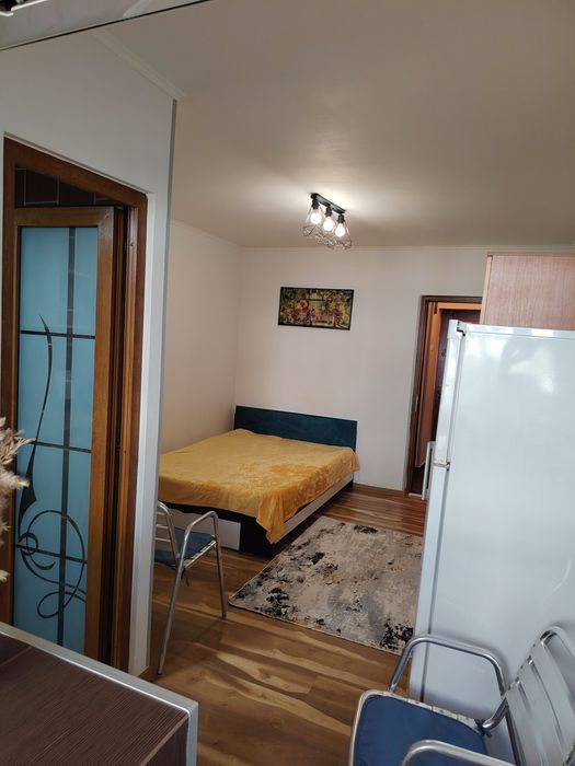 PF închiriez garsonieră Galata- 1300 lei