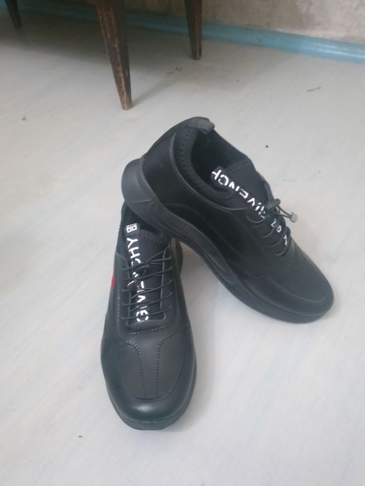 Кроссовки новые   .