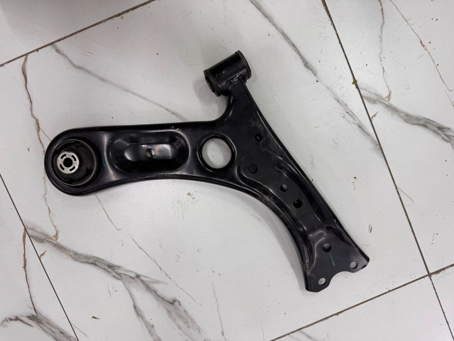 Рычаг подвески передний правый Changan CS55 Plus левый рычаг