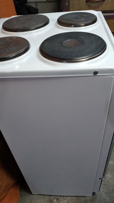 Продаётся отличная эл.плита