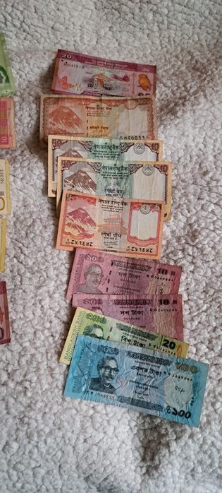 Vând banconote uzate