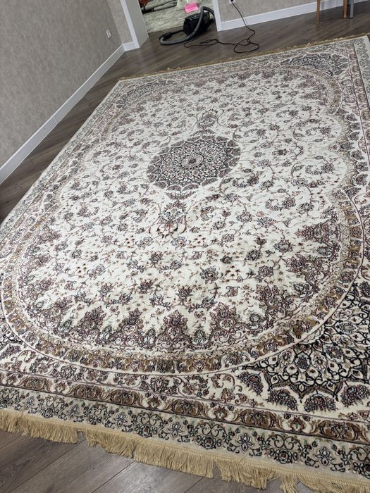 Продам ковер шелковый