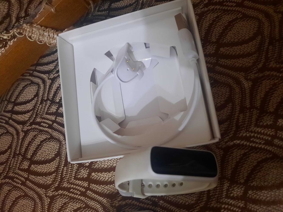 Фитнес часы Samsung galaxy Fit e