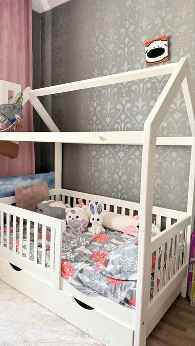 Детская кровать с матрасом домик