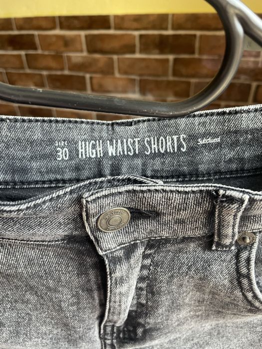 Blugi scurti , marimea M