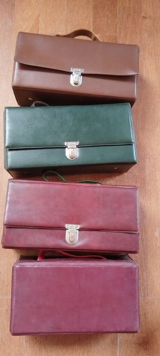 Lot 4 gentuțe pentru casete audio