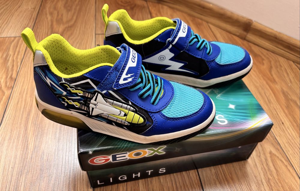 Vand adidasi Geox Lights