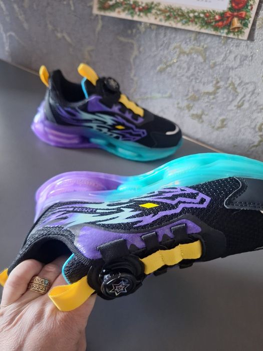 Продам кроссовки летние на мальчика