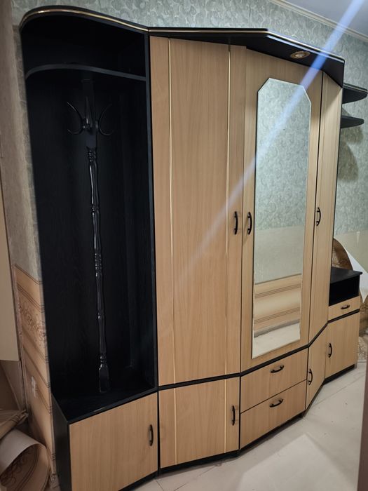 Продам прихожку шкаф