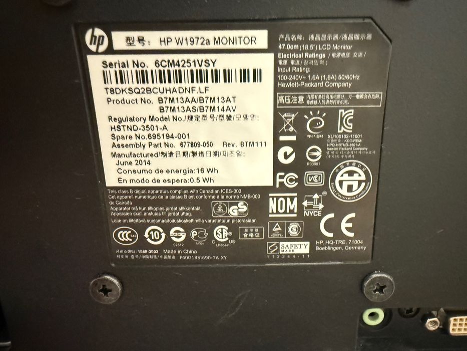 Компьютеры, колонка, клавиатура