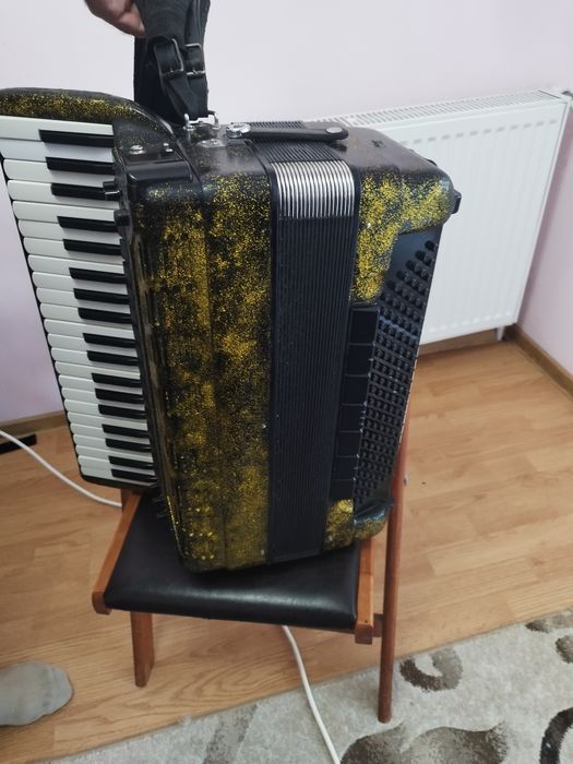 Acordeon Roland Fr7