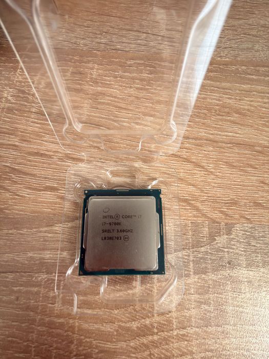 Процесор Intel i7-9700K