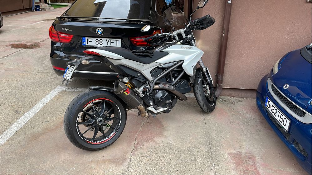 Ducati Hyperstrada 821