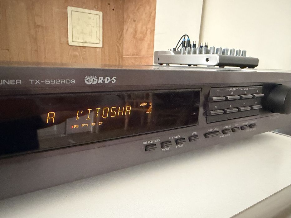 Продавам тунер Yamaha TX-592RDS