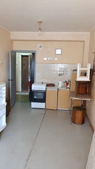 2/3/9. Сергели 3. Квартира 43 м², дом - бывшее общежитие. Метро 400 м.