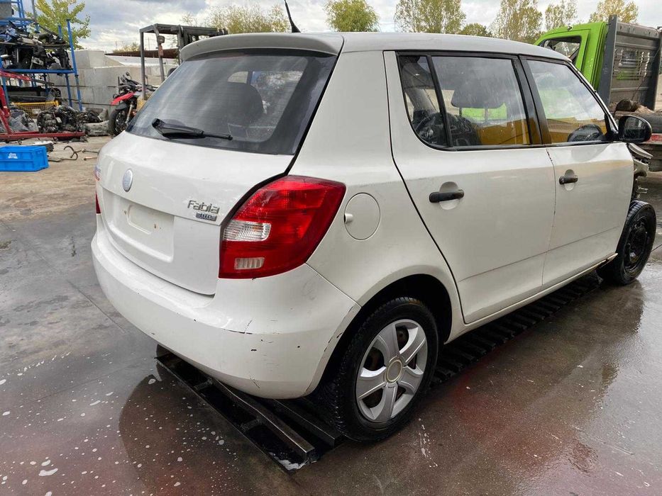 dezmembrez skoda fabia 1.2 cod motor CHFA/far fabia 2/capota fabia 2