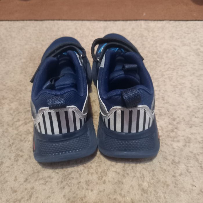 Продам кроссовки 36р.