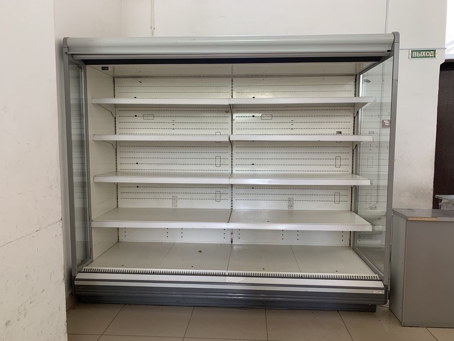 Пристенные холодильные витрины, холодильники