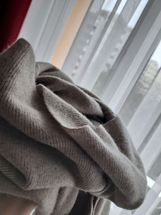 Pulover casmir gros si pufos