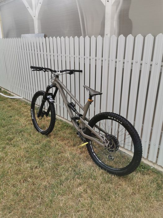 Vând Commencal clash 2023