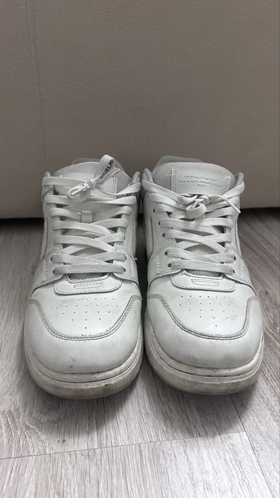 Off White out of office