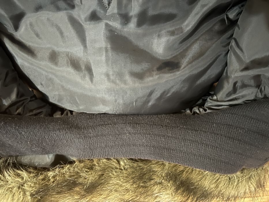 Vestă adidas cu glugă; Nouă