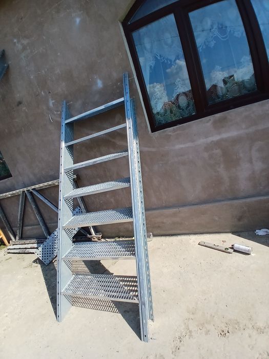 Scări zincate metalice
