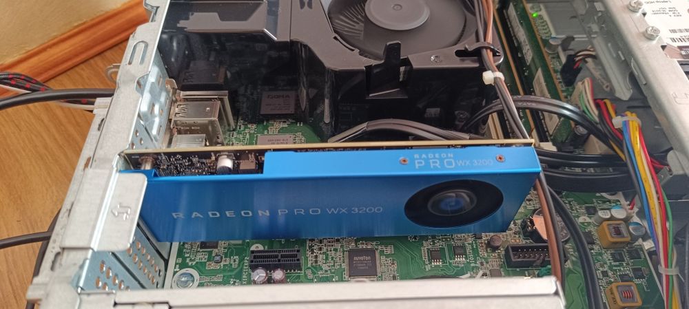 Placa video radeon wx3200pro 4gb ddr5