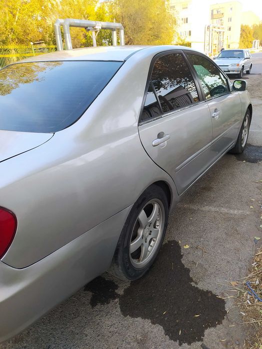 машина toyota camry 30 2002 года