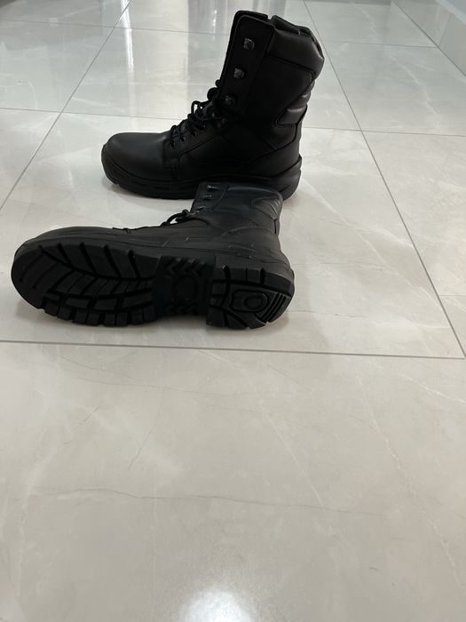 Продават се полицейски зимни кубинки  3 чифта - 41 евро на чифт.