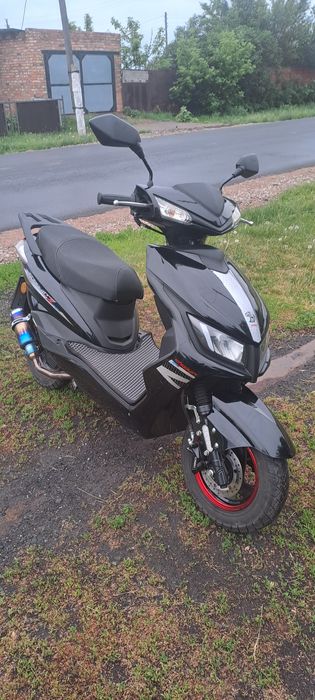 Продам скутер м8.