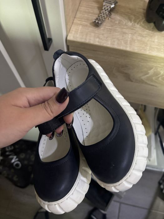 Продам детскую обувь