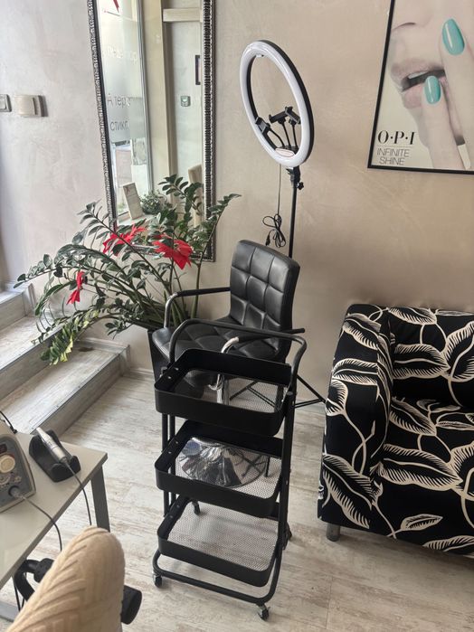 Стол за грим, лампа за грим и количка за грим