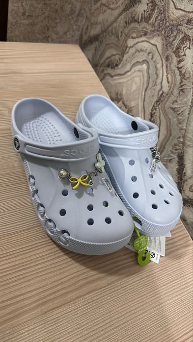 Кроксы из Америки .оригинал .размер 9 .(39-40)белые и голубые