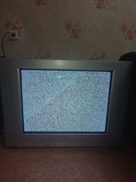 Телевизор LG Flatron (б/у, в отличном состоянии)