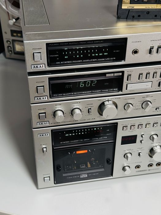 Linie midi de colecție AKAI UC-A5,4 corpuri,din metal,cap GX,ampli-pre