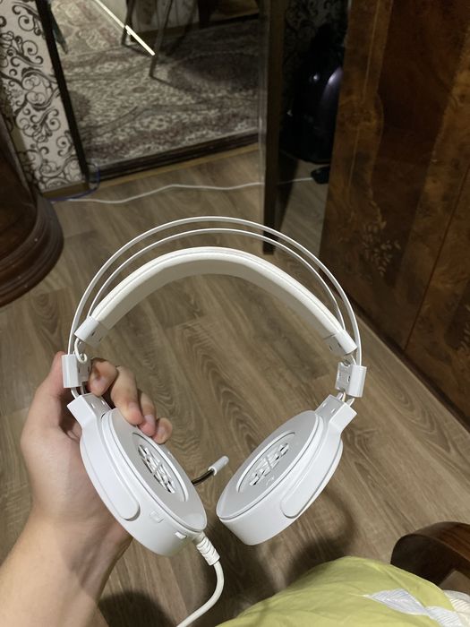 Продам наушники Redragon